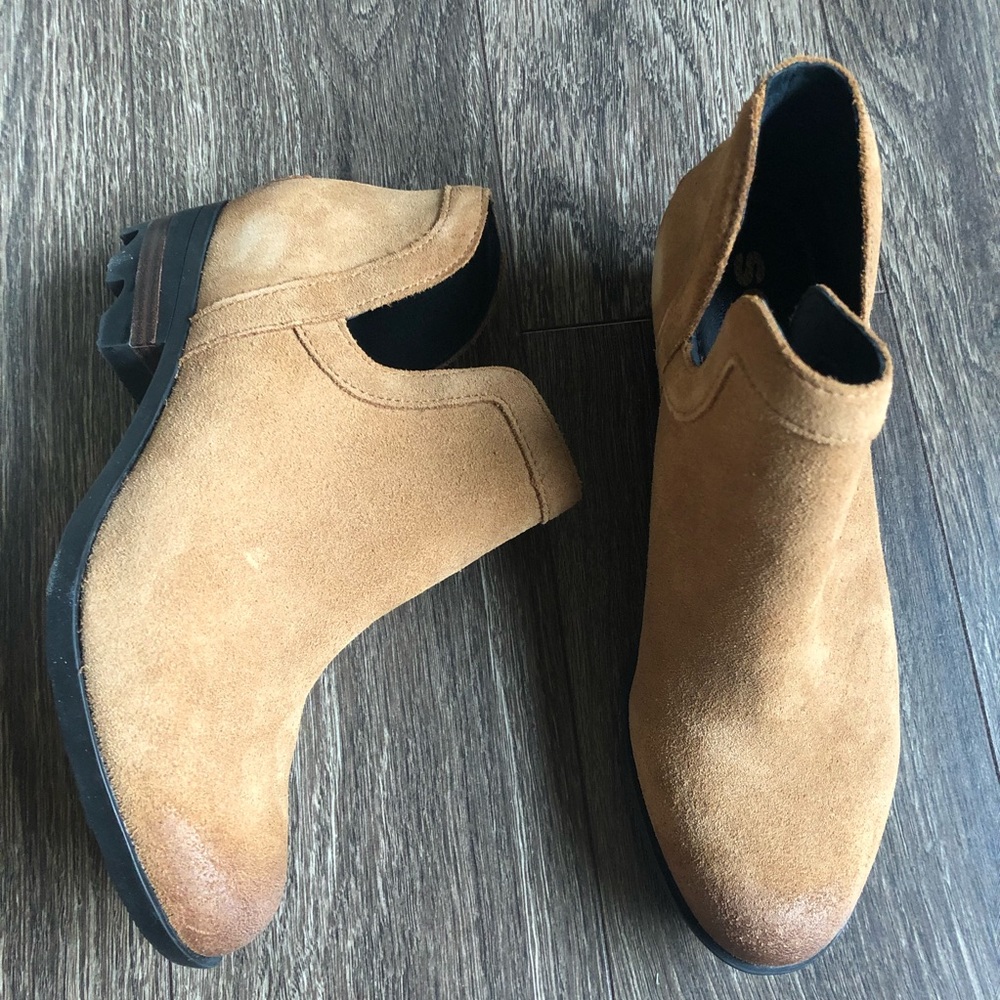 Sorel Lolla Cut Out Bootie / 6.5